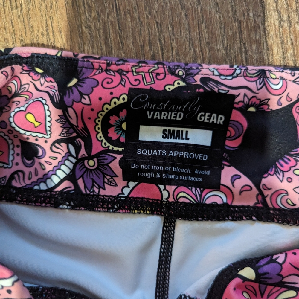SM Constantly Varied Gear Skull Leggings